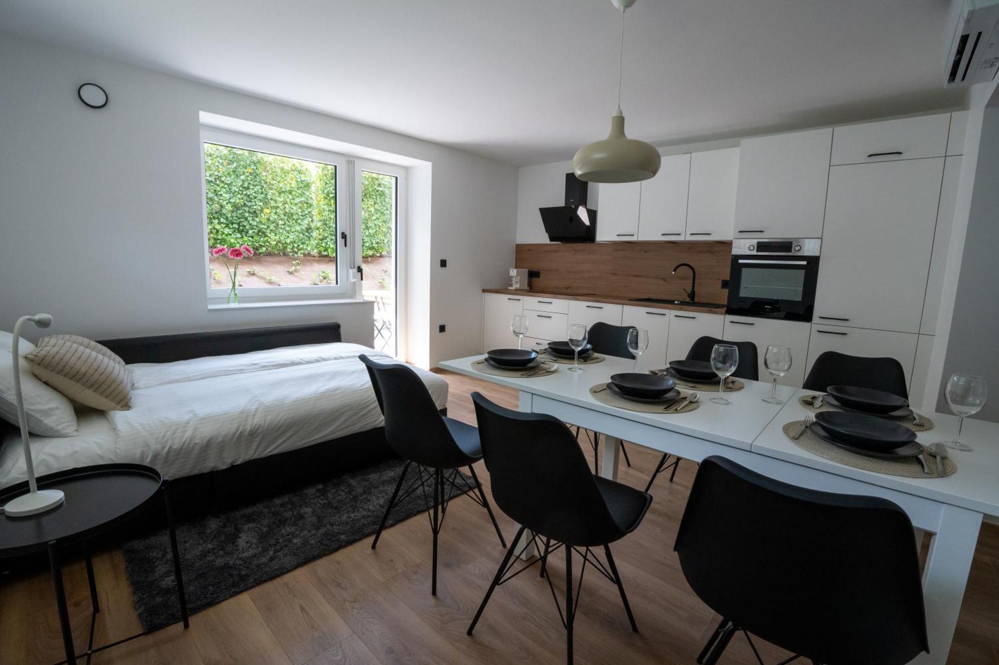 Apartment Black&white *