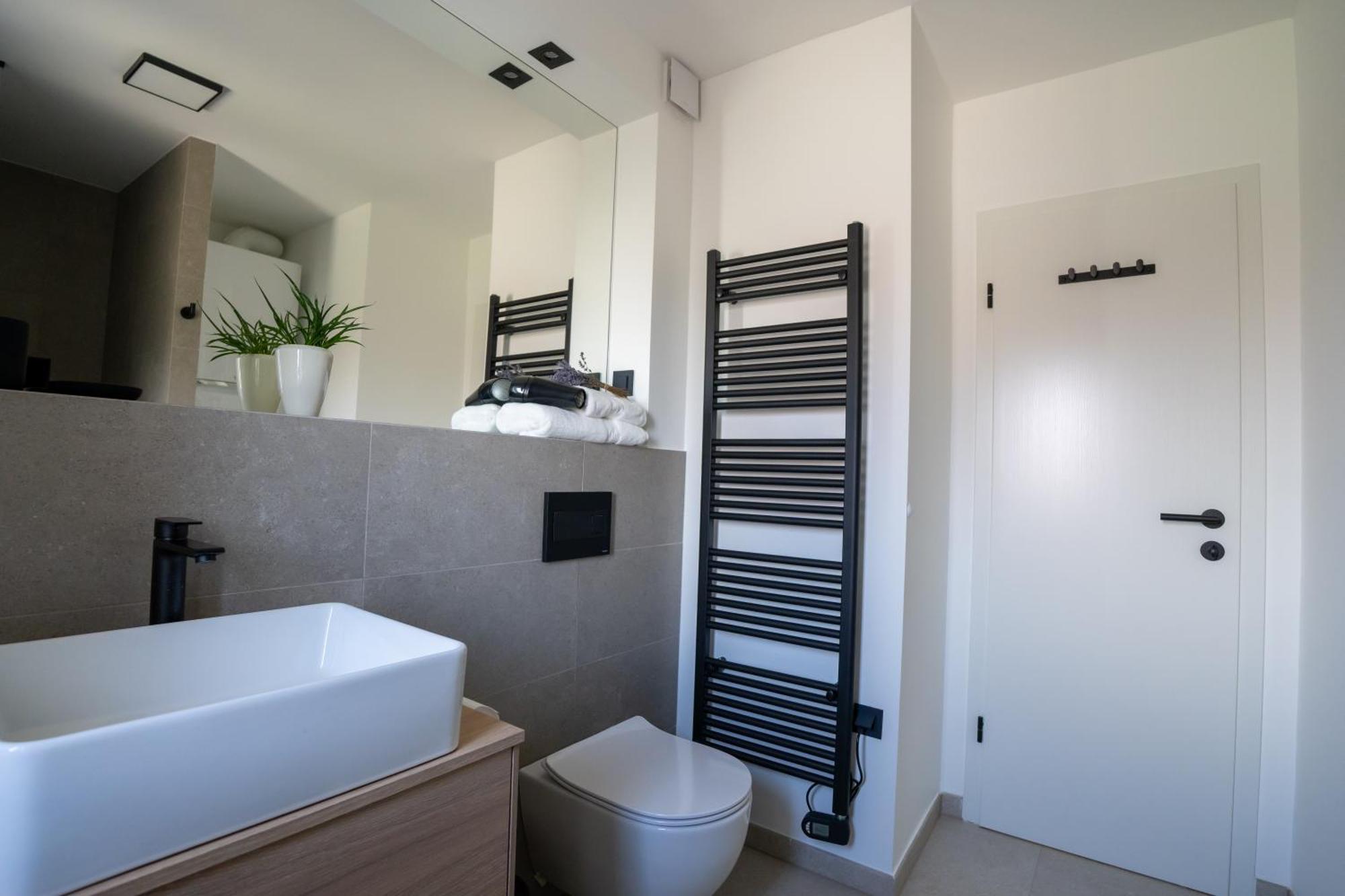 Black&white Apartment *