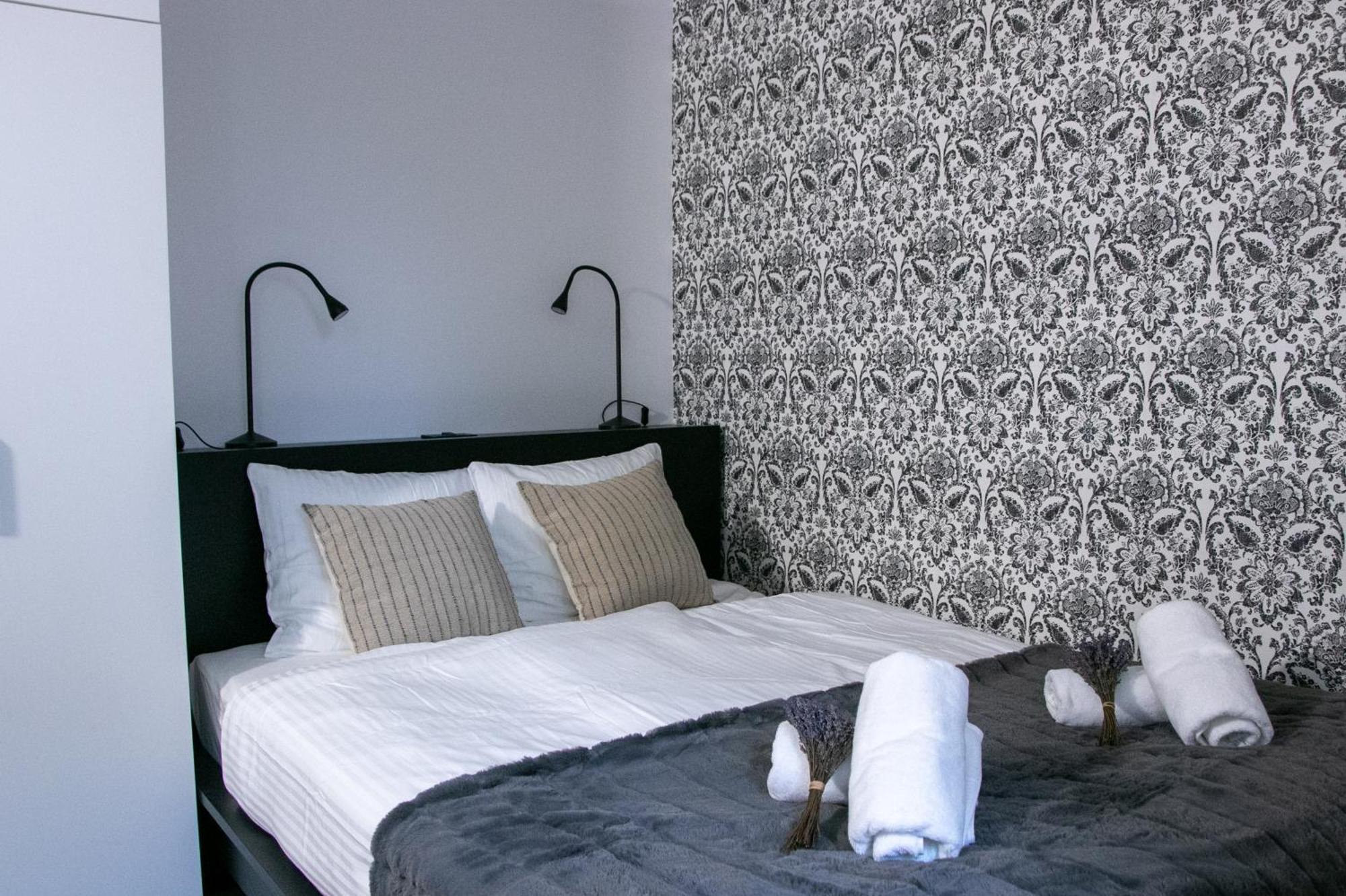 Black&white Apartment
